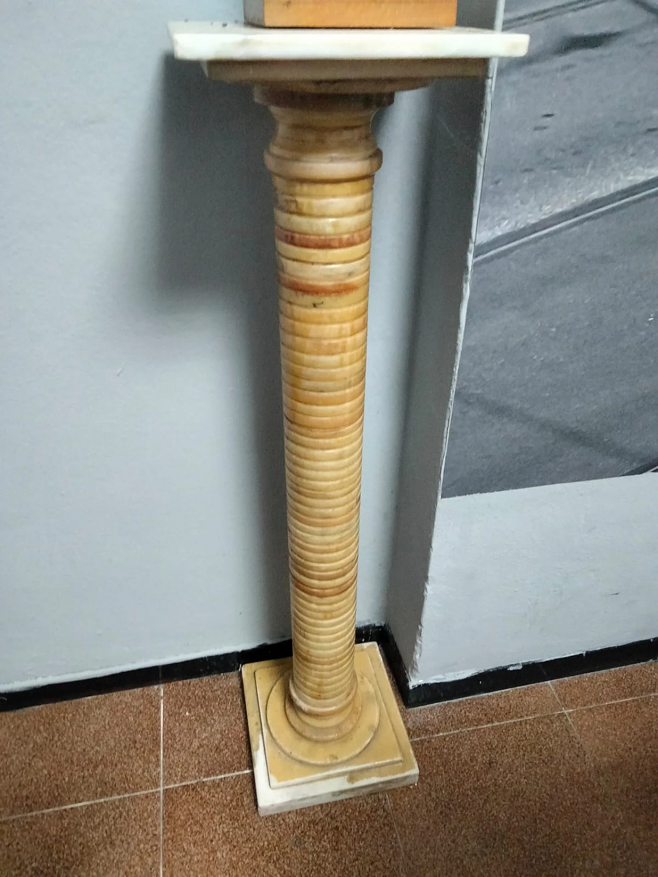 Column in layered alabaster, 1950s 2