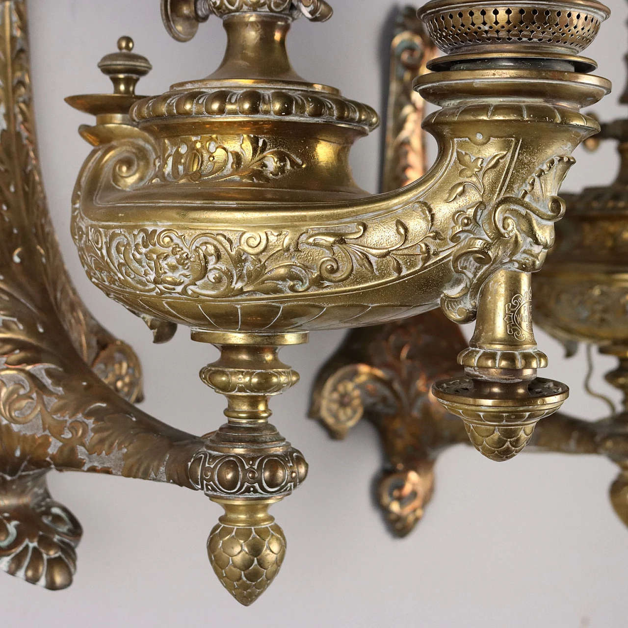 Pair of wall oil lamps in green glass by Wild & Wessel, 19th century 9