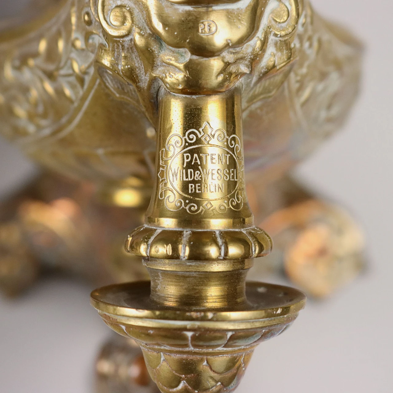 Pair of wall oil lamps in green glass by Wild & Wessel, 19th century 10