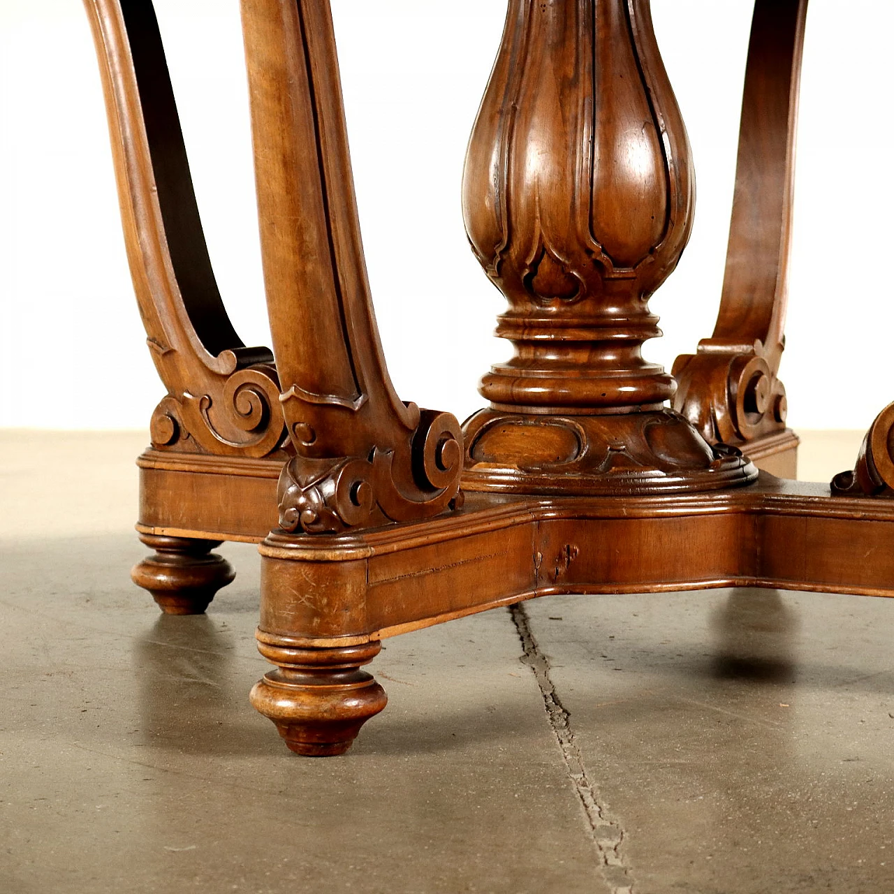 Tavolo a cestello allungabile in noce, seconda metà dell'800 5