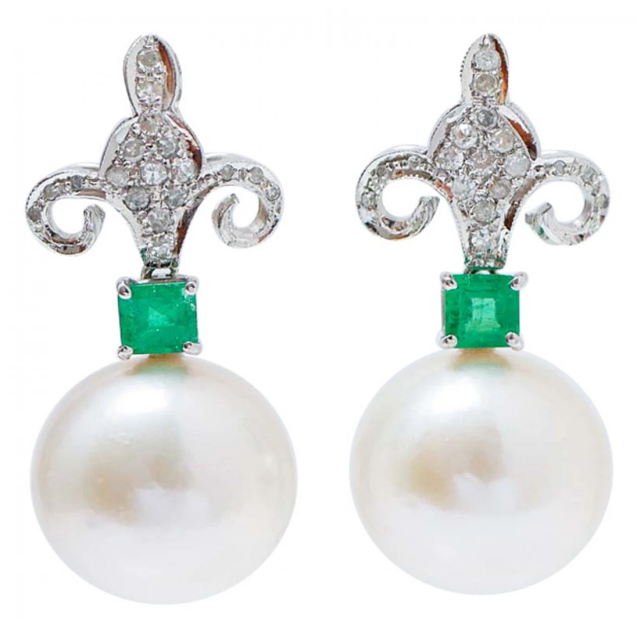 Pendant earrings in platinum with pearls, emeralds and diamonds, 1970s 1