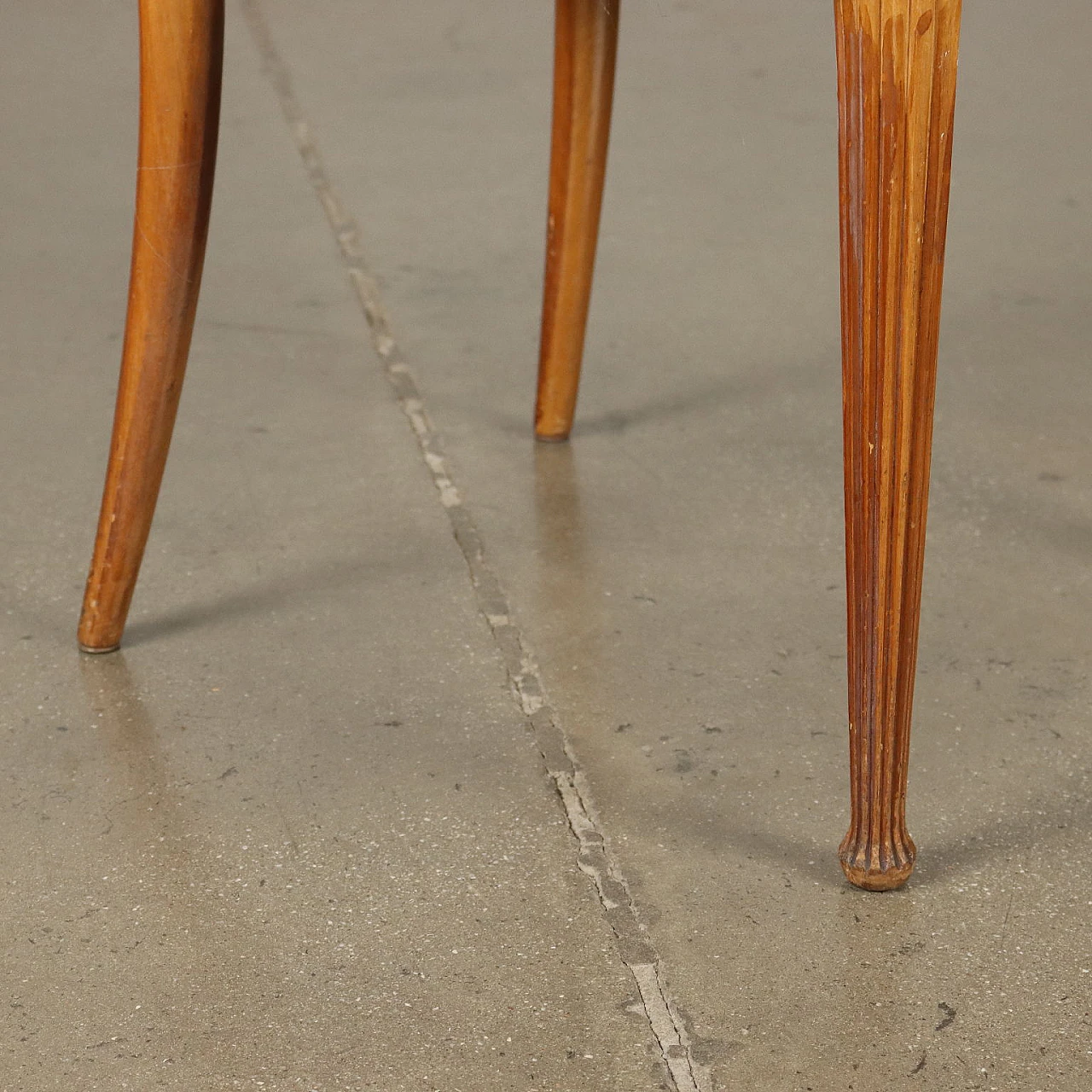 4 Sedie in faggio imbottite con gambe tornite, anni '50 3