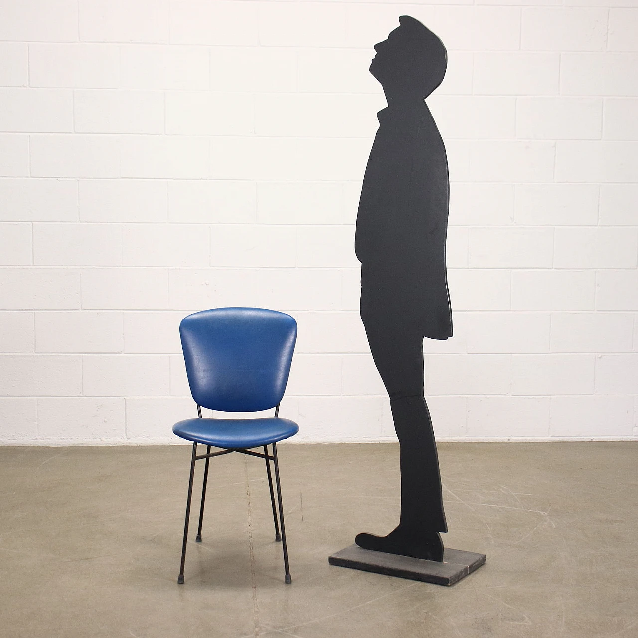 Sedia in metallo smaltato con rivestimento in similpelle, anni '60 2