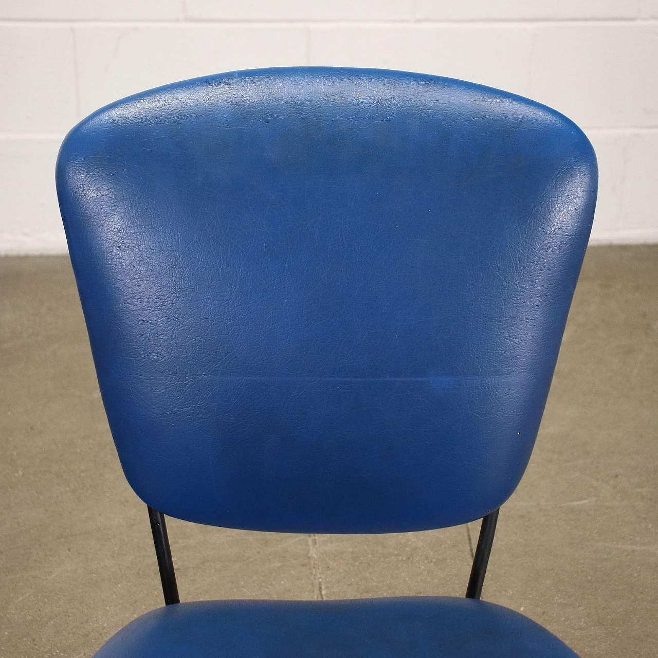 Sedia in metallo smaltato con rivestimento in similpelle, anni '60 3