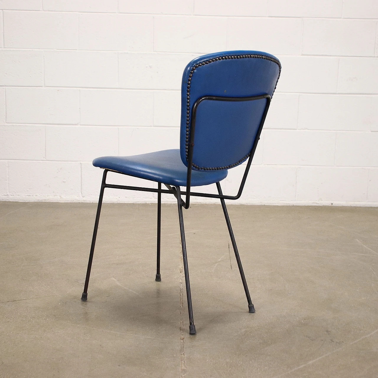 Sedia in metallo smaltato con rivestimento in similpelle, anni '60 7