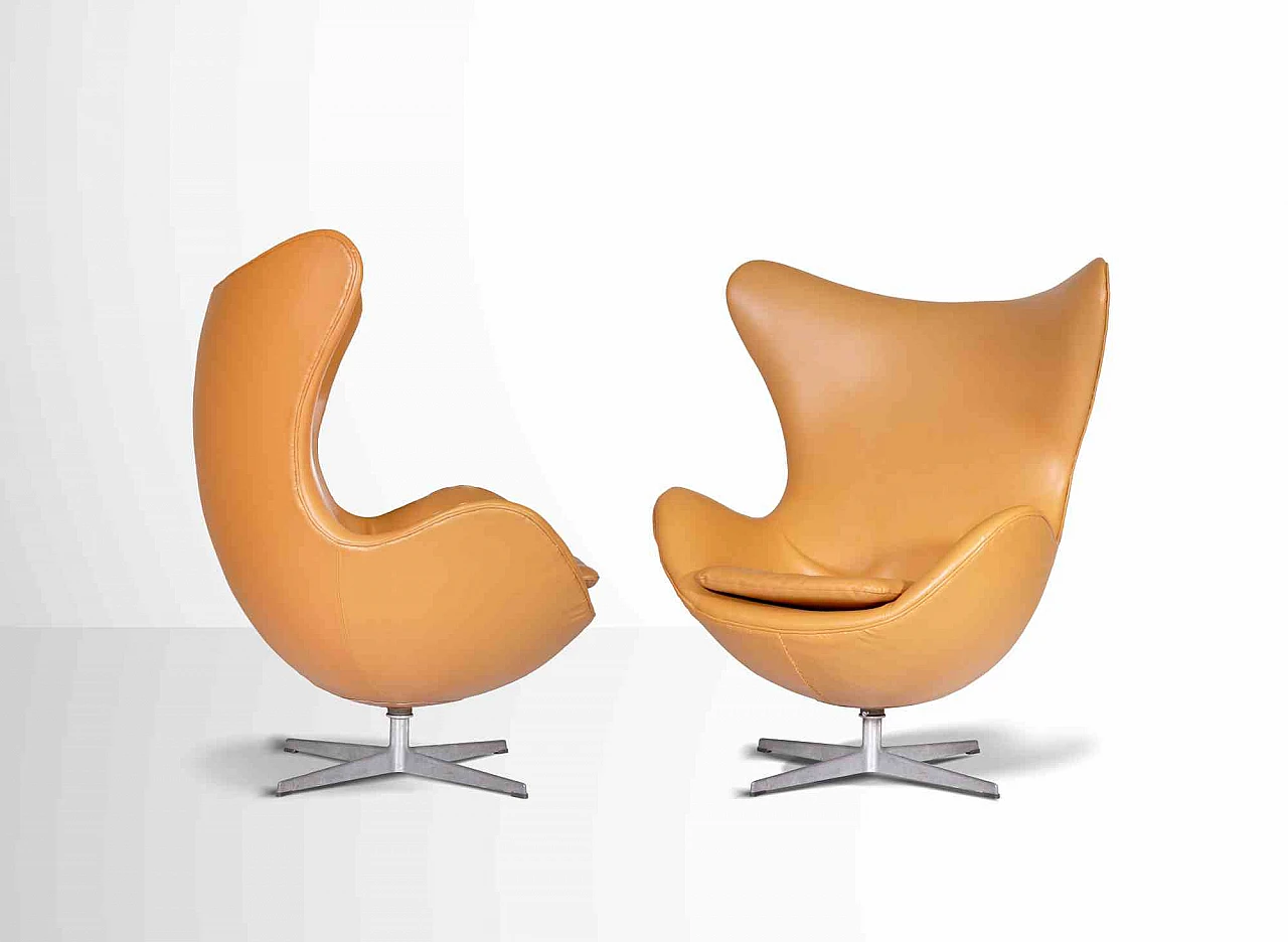 Fritz Hansen, Coppia di poltrone lounge "EGG" in pelle 1960-1979 4