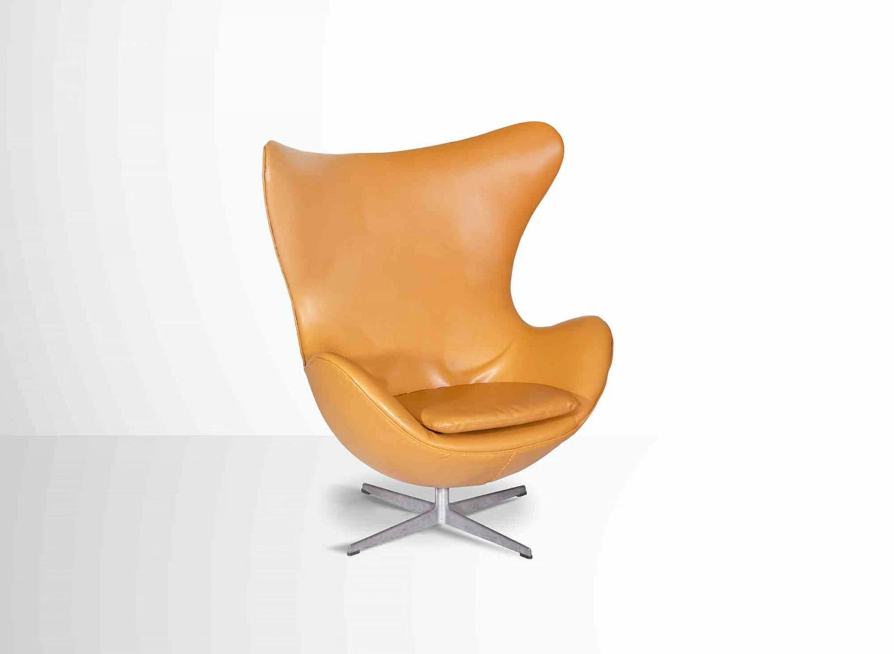Fritz Hansen, Coppia di poltrone lounge "EGG" in pelle 1960-1979 6