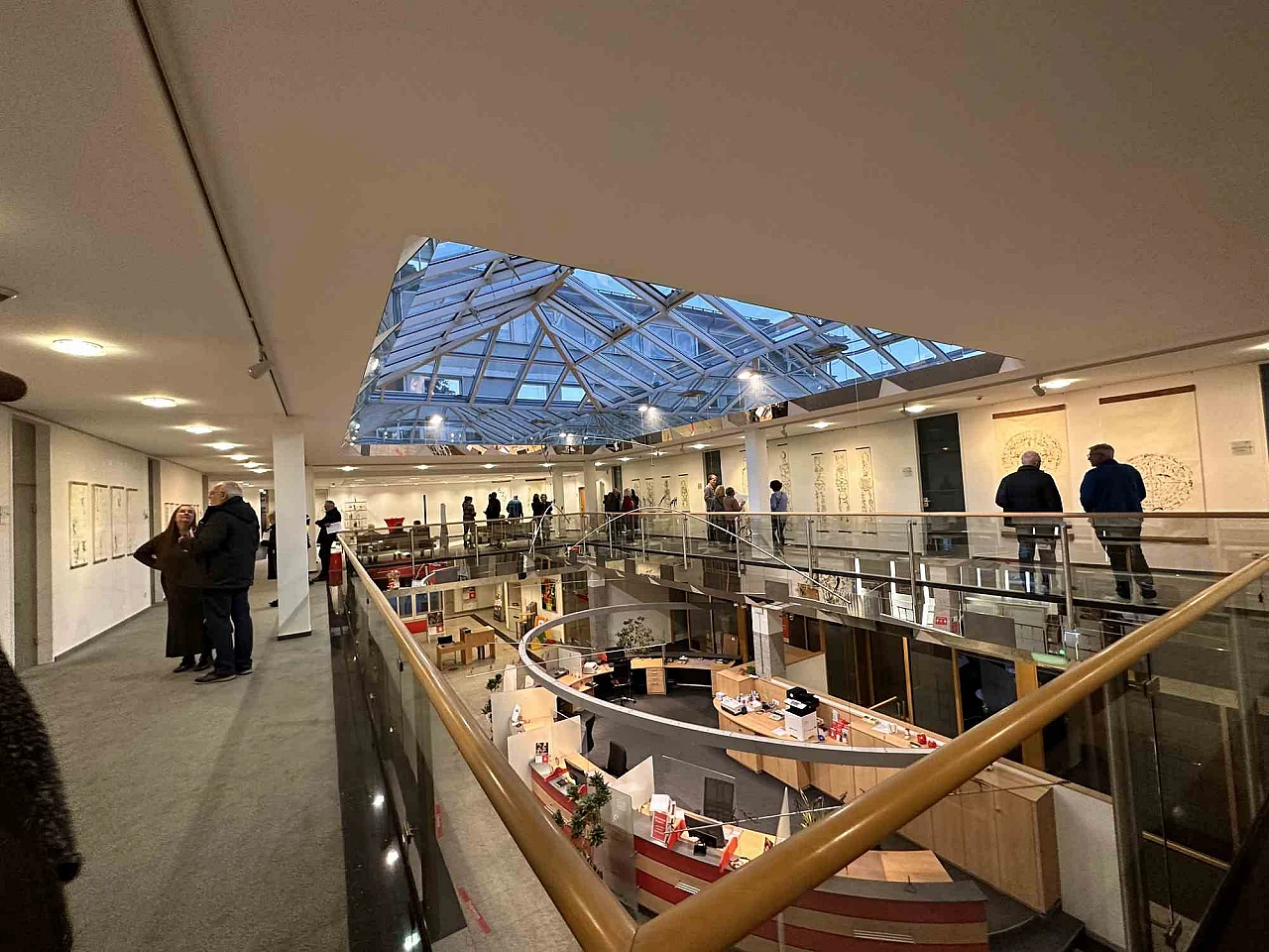 Parimah Avani, Cielo, Futuro, dalla serie di "Passato, Ora, Futuro", disegno con inchiostro acrilico Anni 2000 9