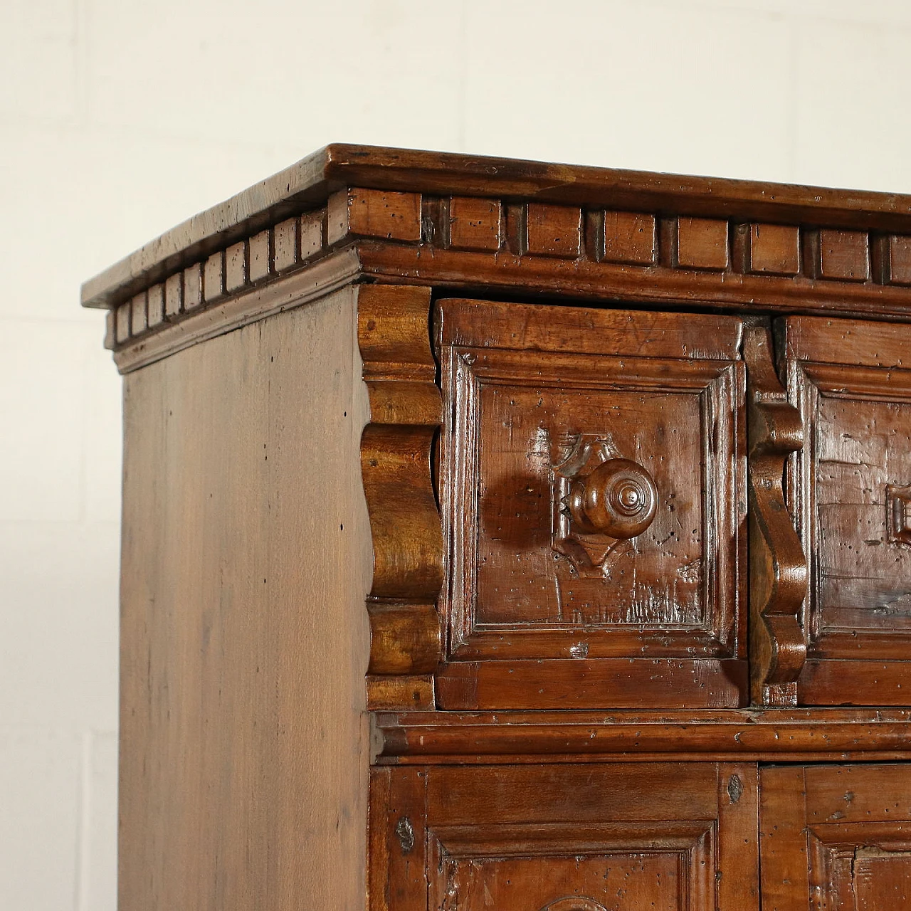 Baroque sideboard in walnut and various woods, 17th century 5
