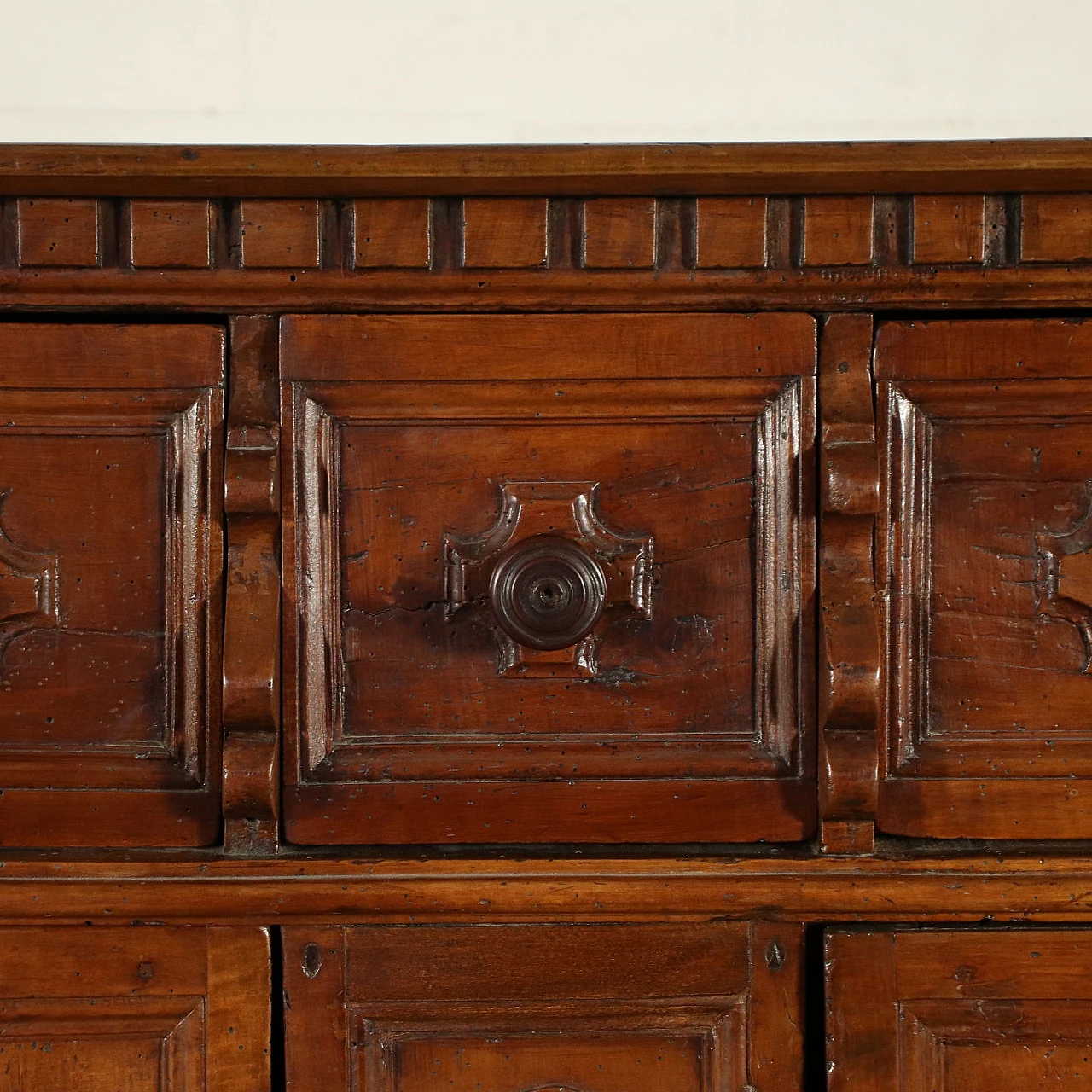 Baroque sideboard in walnut and various woods, 17th century 6