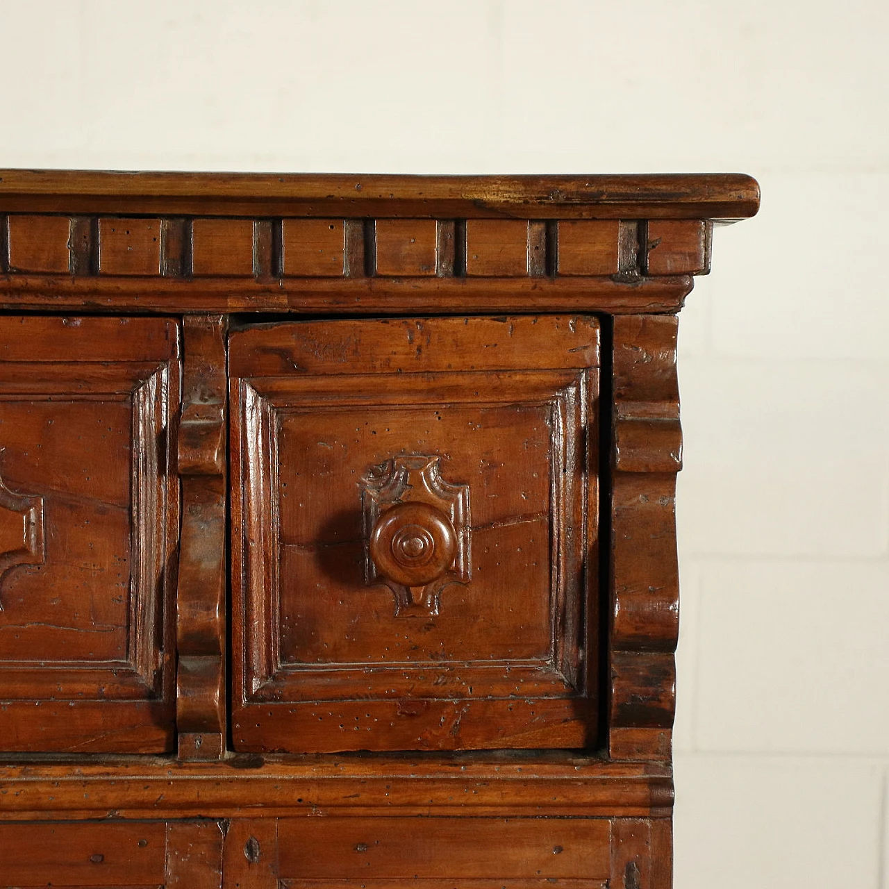 Baroque sideboard in walnut and various woods, 17th century 7