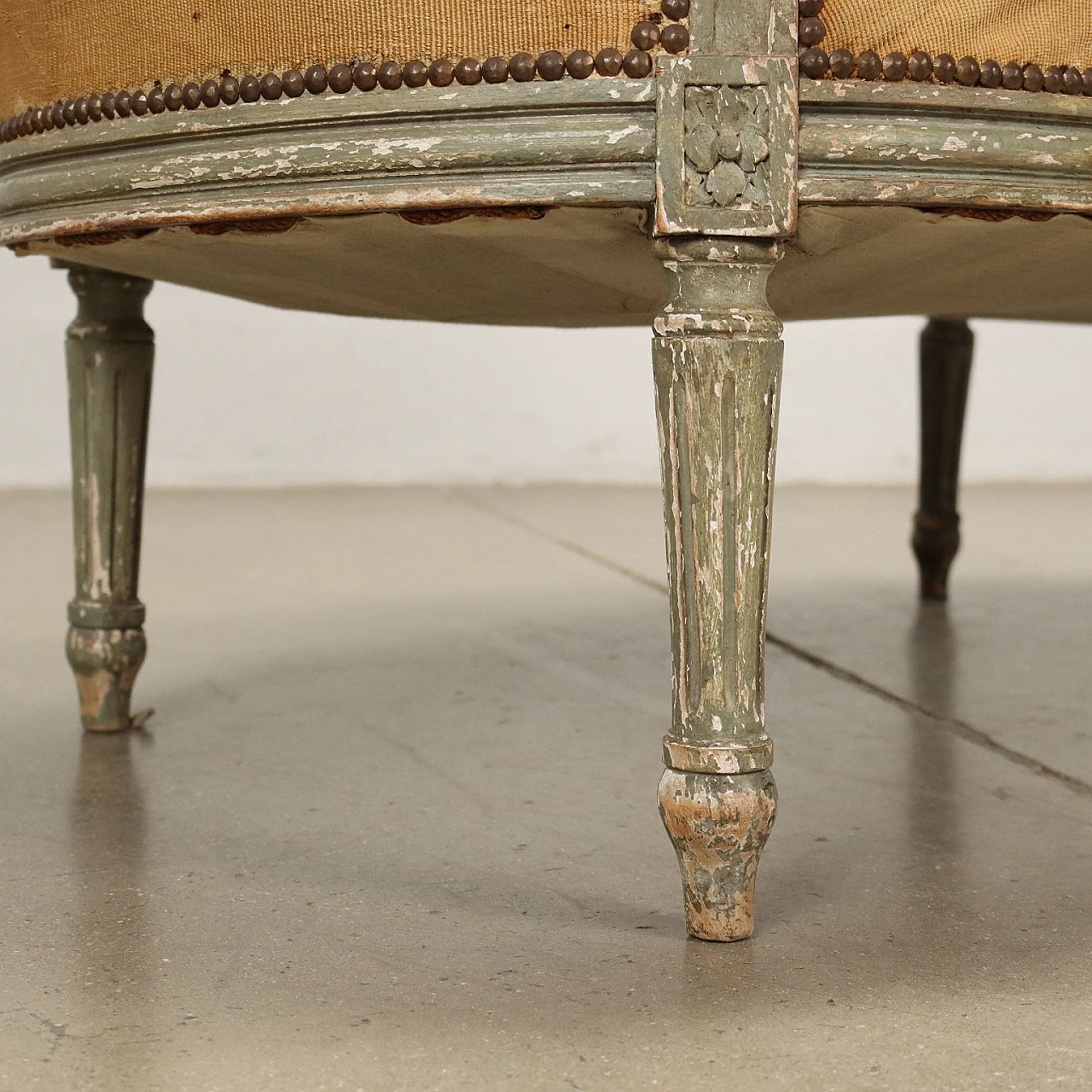 4 Neoclassical style lacquered and gilded wood armchairs and sofa, early 20th century 7