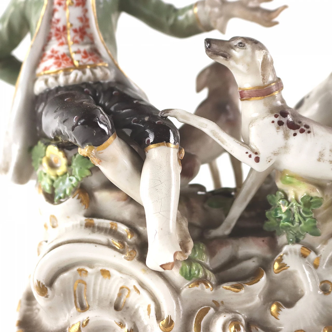 Meissen porcelain sculpture of courtier with hunting dogs, mid-19th century 6