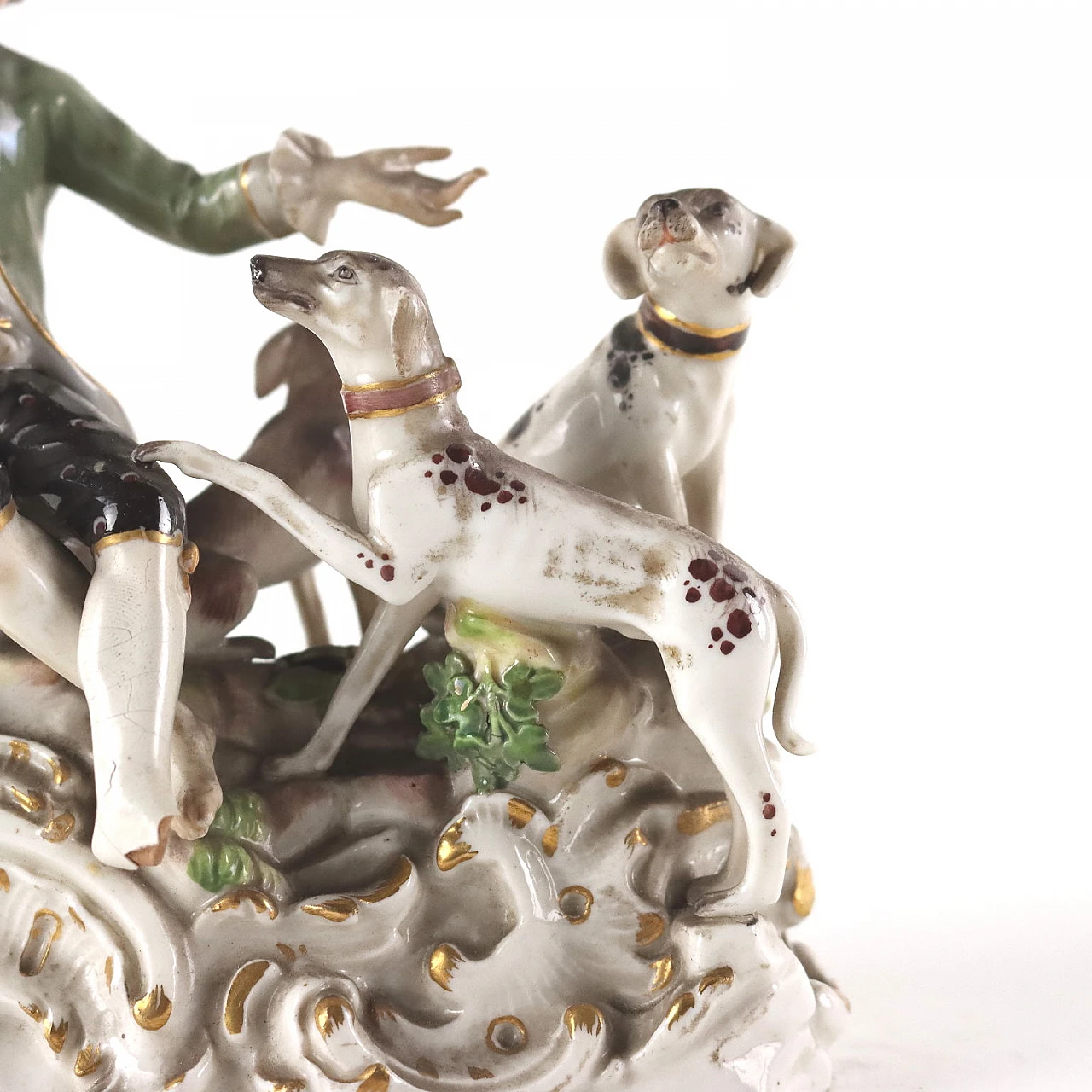 Meissen porcelain sculpture of courtier with hunting dogs, mid-19th century 7