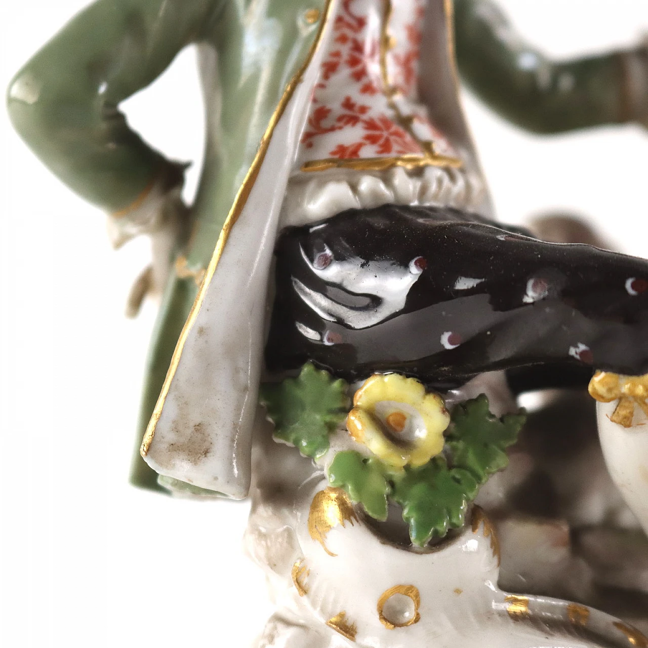Meissen porcelain sculpture of courtier with hunting dogs, mid-19th century 9