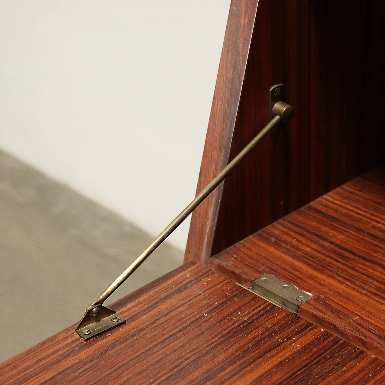 Libreria impiallacciata in legno esotico, anni 60 10