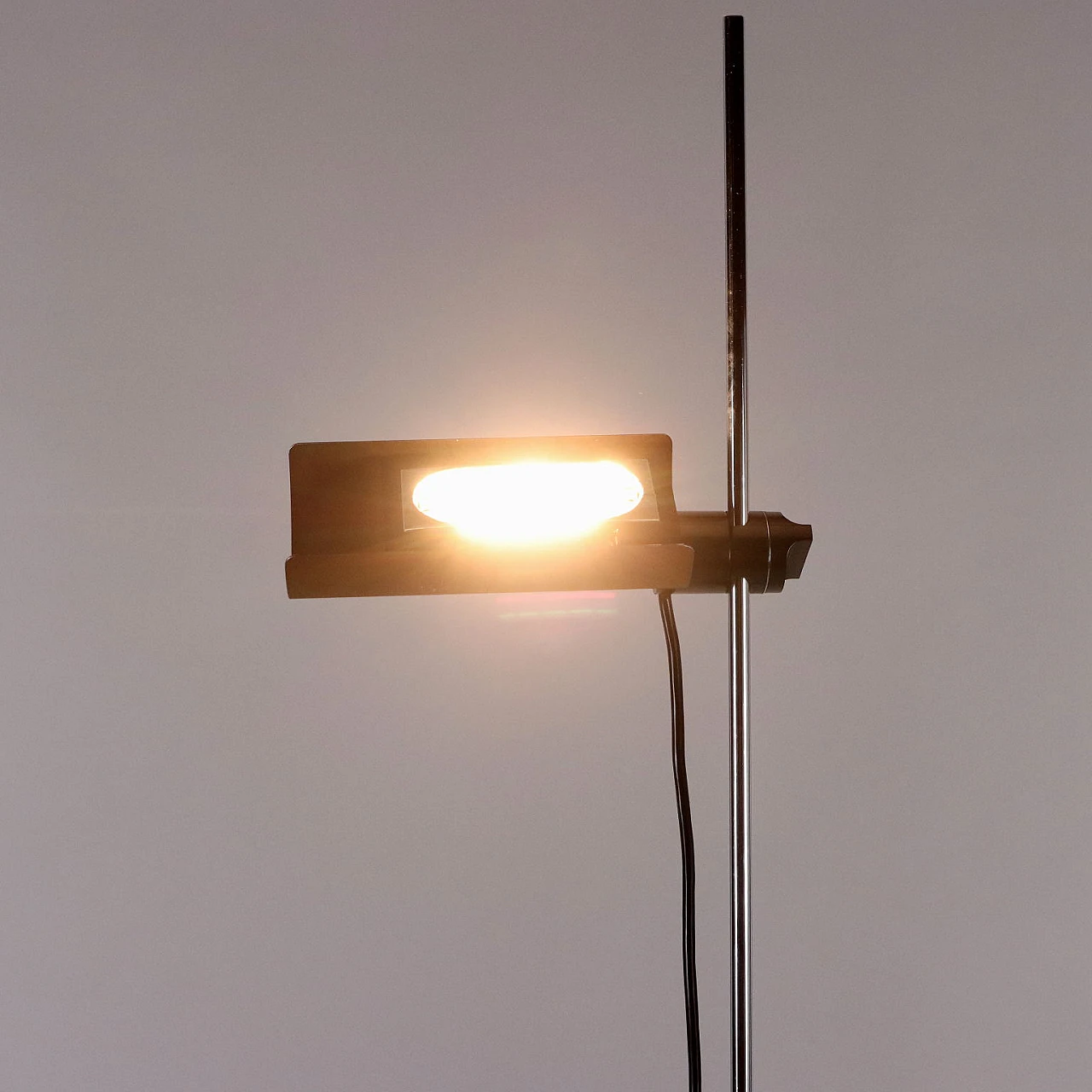 Lampada da terra con struttura e base in metallo, anni '70 4
