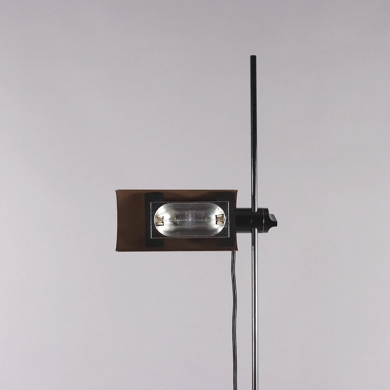 Lampada da terra con struttura e base in metallo, anni '70 5