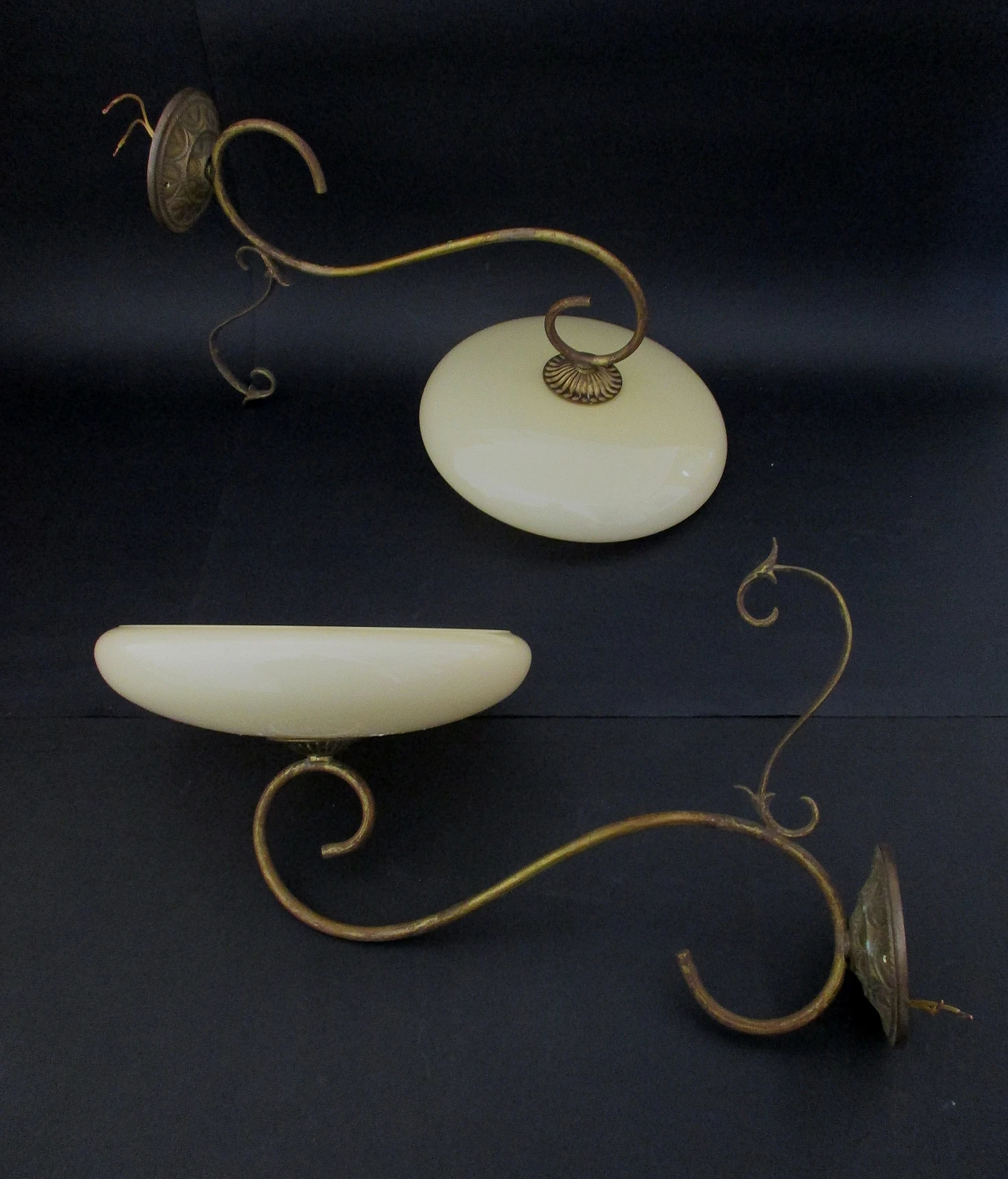 Pair of Liberty wall lamps in brass and glass from the 1900s 1