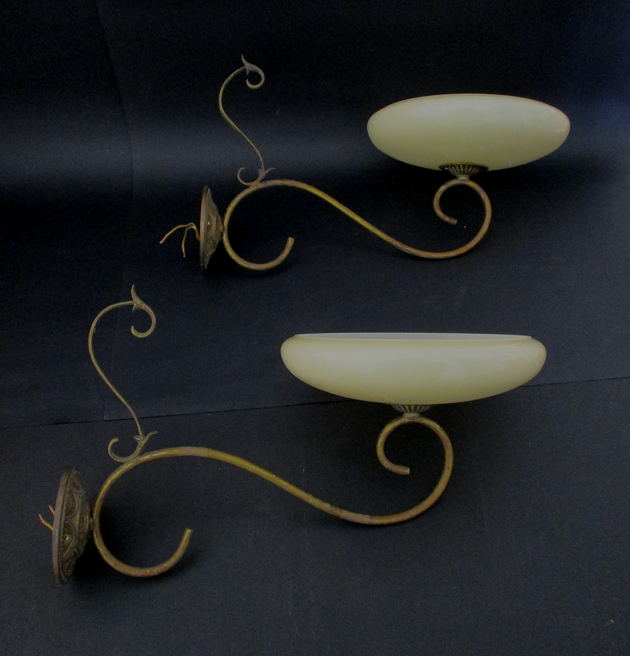 Pair of Liberty wall lamps in brass and glass from the 1900s 2