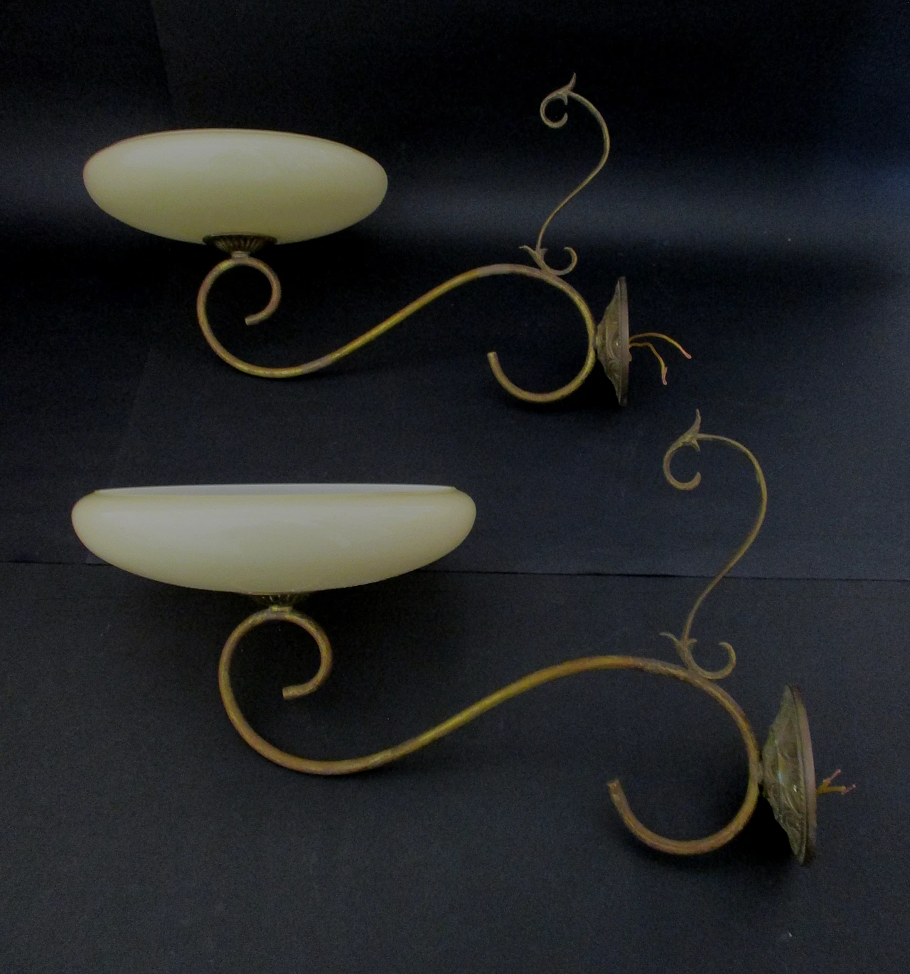 Pair of Liberty wall lamps in brass and glass from the 1900s 4