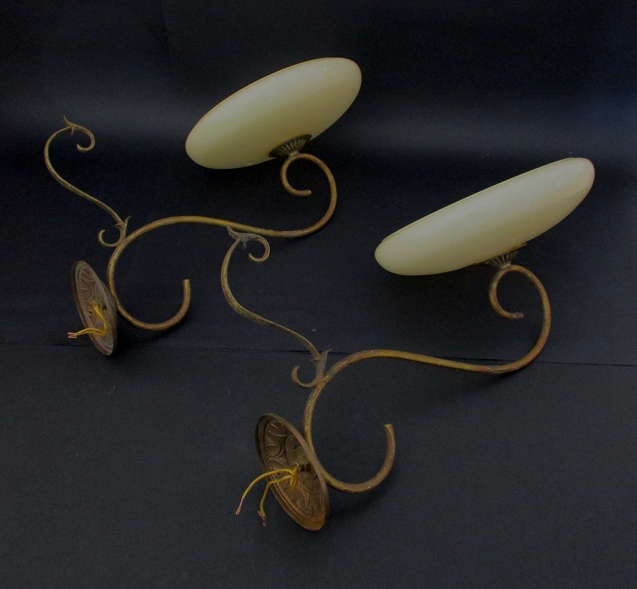 Pair of Liberty wall lamps in brass and glass from the 1900s 6