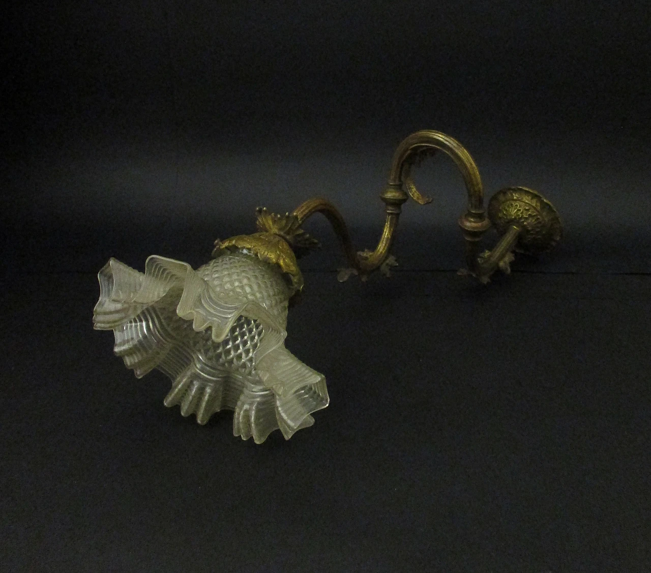Liberty wall light in bronze and glass from the 1900s 8