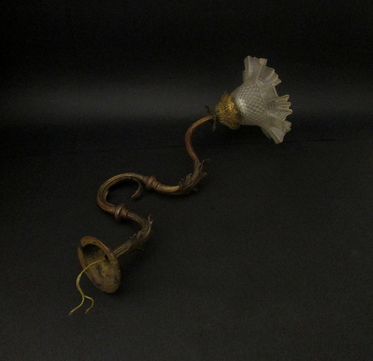 Liberty wall light in bronze and glass from the 1900s 10