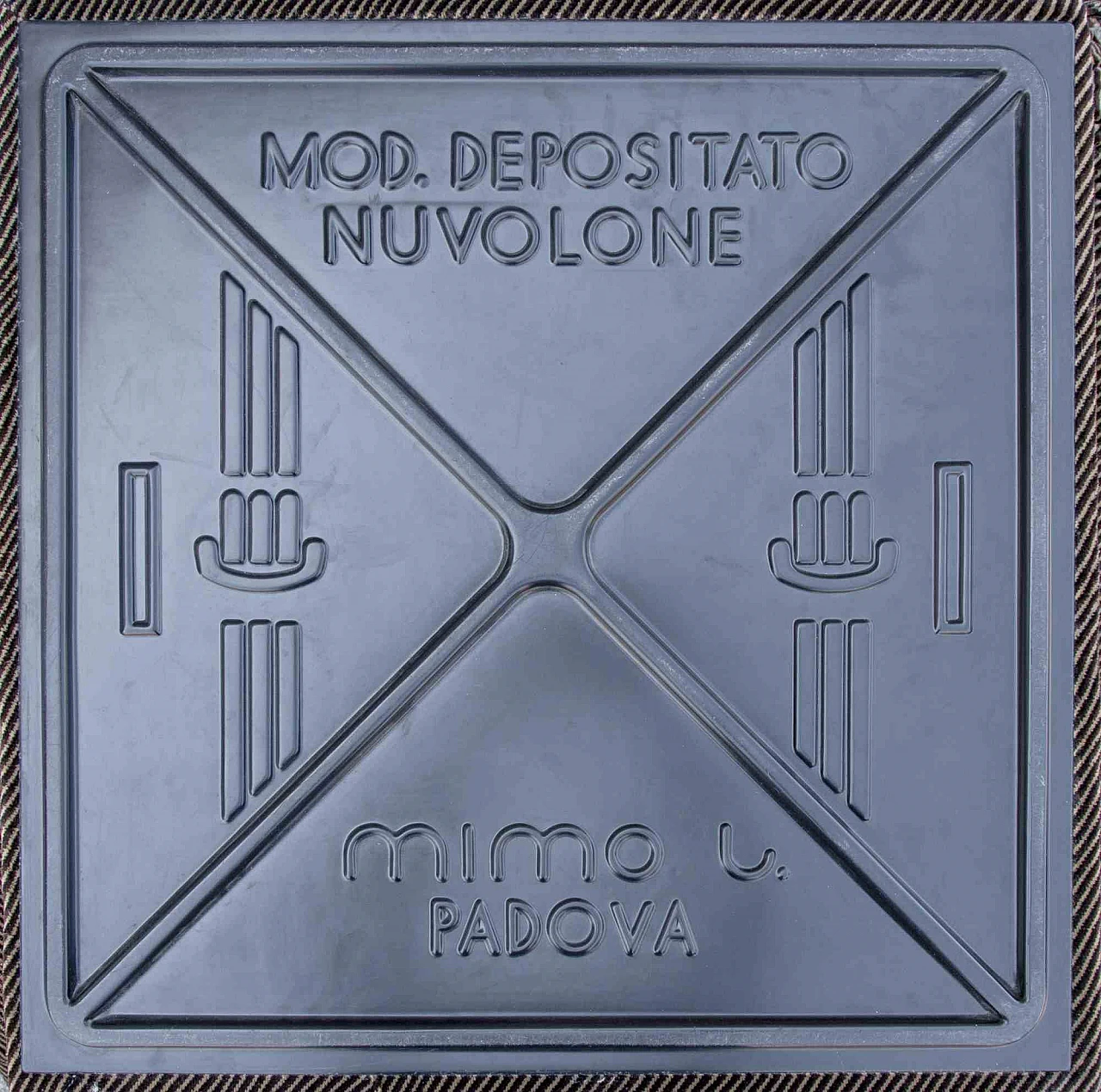 Divano Nuvolone angolare di Rino Maturi, in tessuto rigato, 1960-1979 7