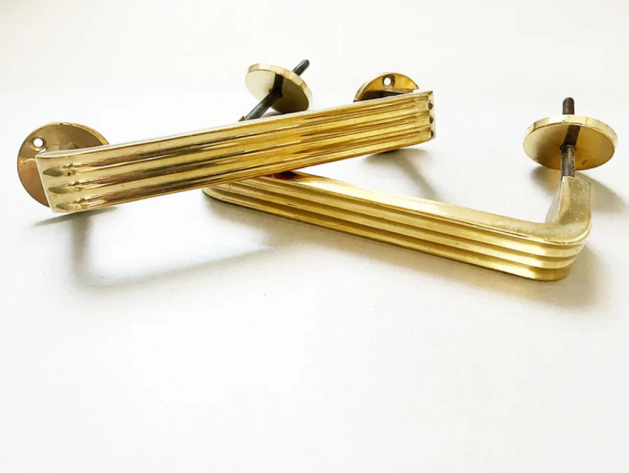 Coppia di maniglie in ottone pieno, anni '50 1