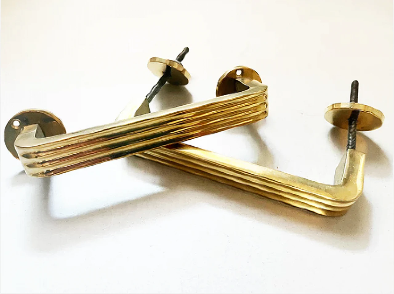 Coppia di maniglie in ottone pieno, anni '50 3