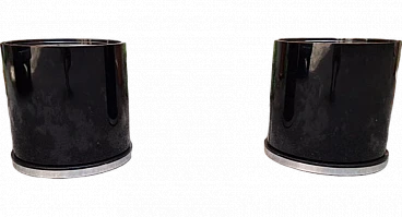 Coppia di comodini in legno laccato con barra interna, anni '70