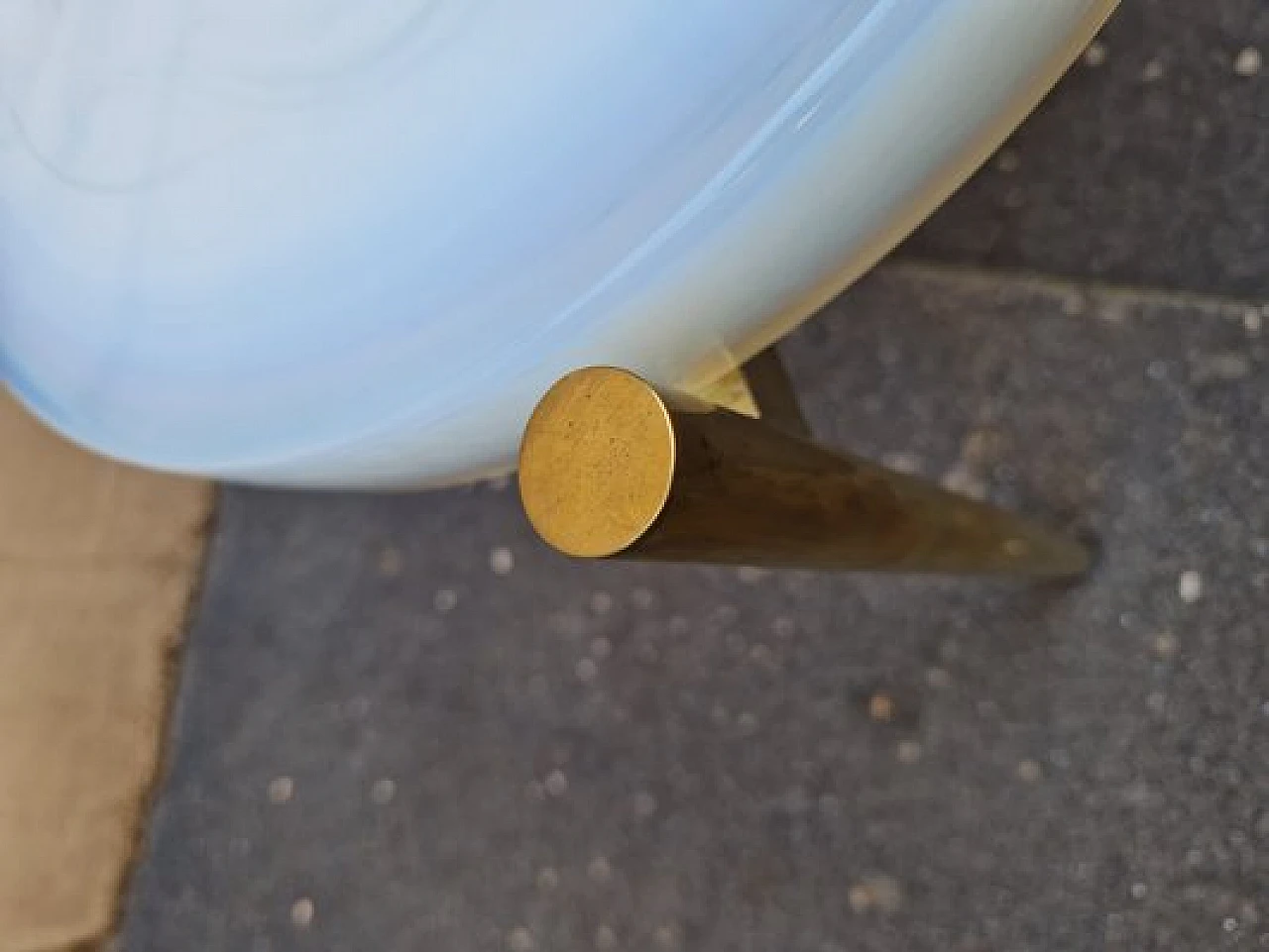 Tavolino da caffè tripode in ottone e vero, anni 2000 8