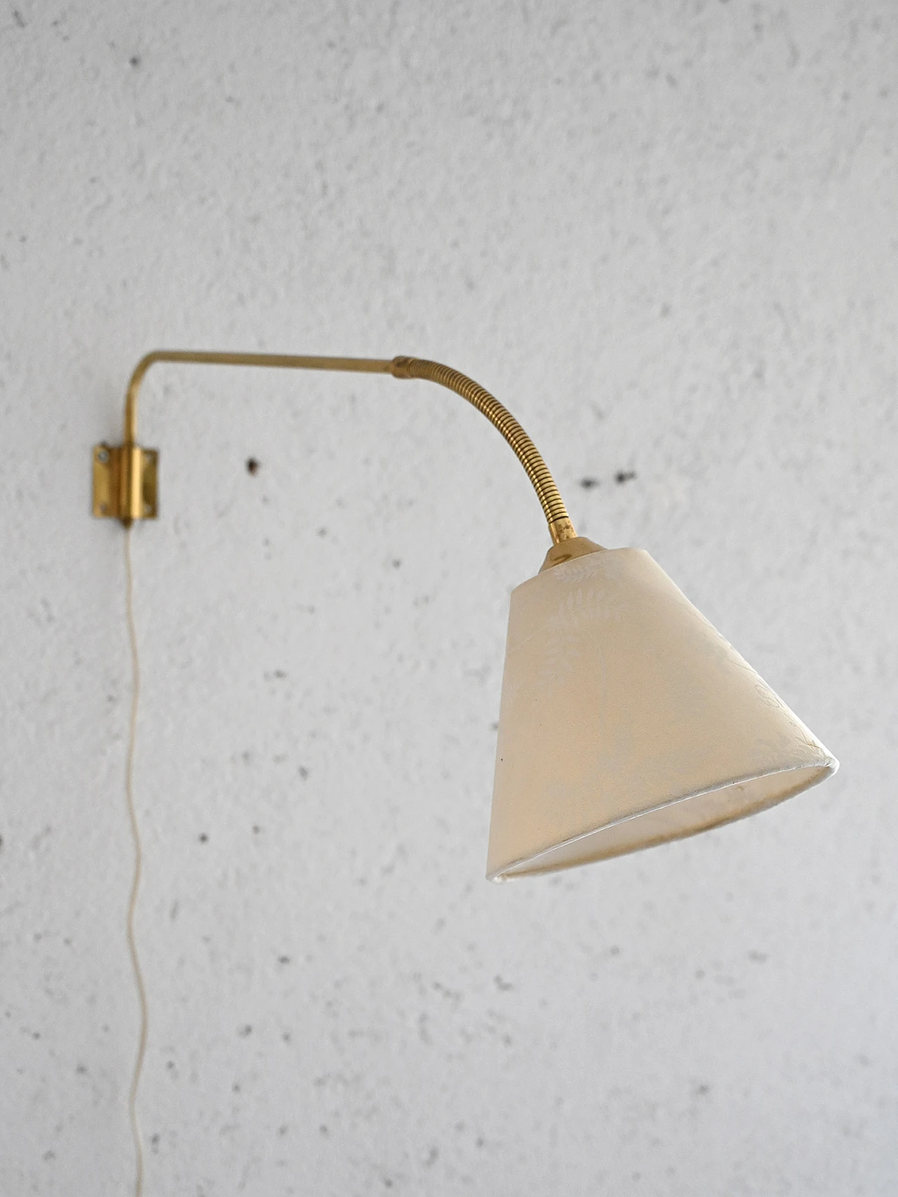 Applique vintage con braccio dorato 1