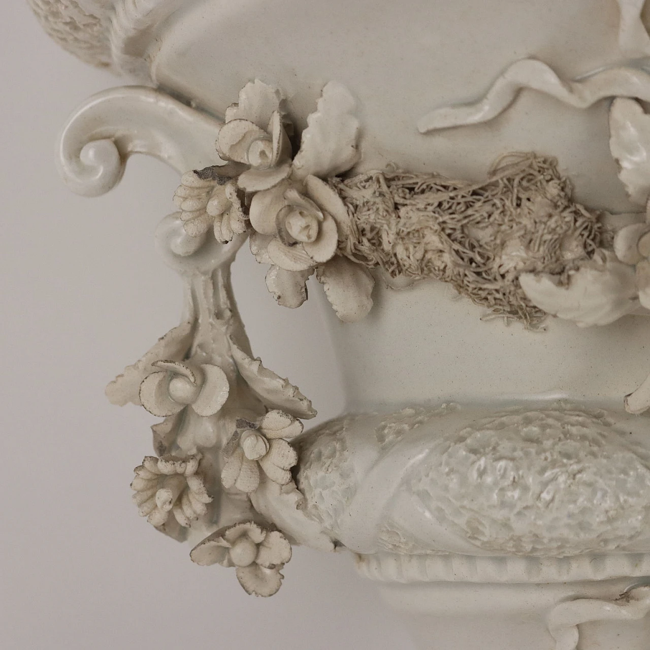 White ceramic shelf with embossed flowers, ribbons and bows 4