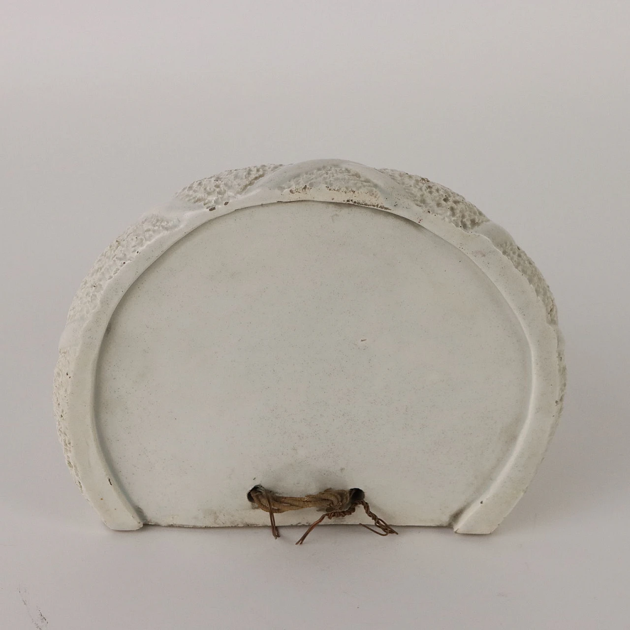 White ceramic shelf with embossed flowers, ribbons and bows 6