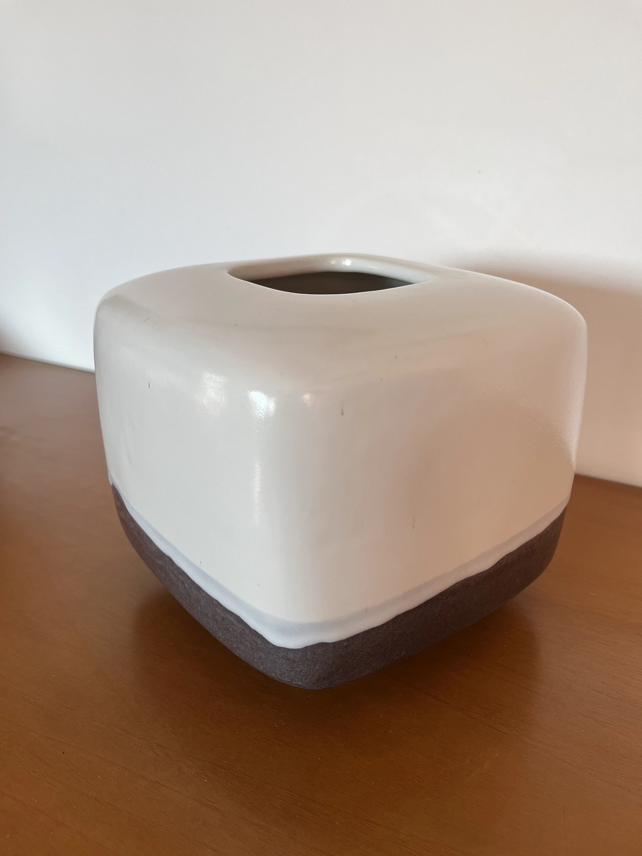 Alessio Tasca, Cube vase in bicolor ceramic, 1980s 2