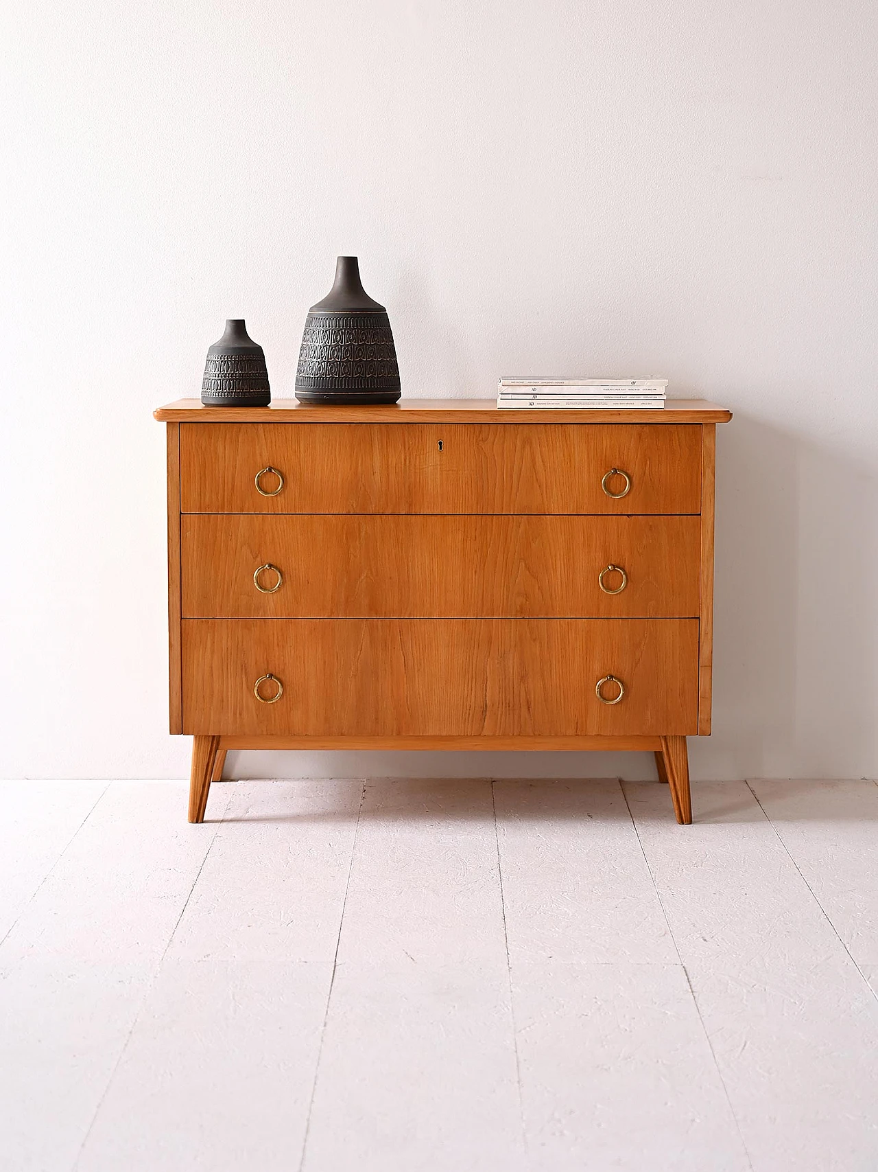 Vintage chest of drawers with gold handles 1