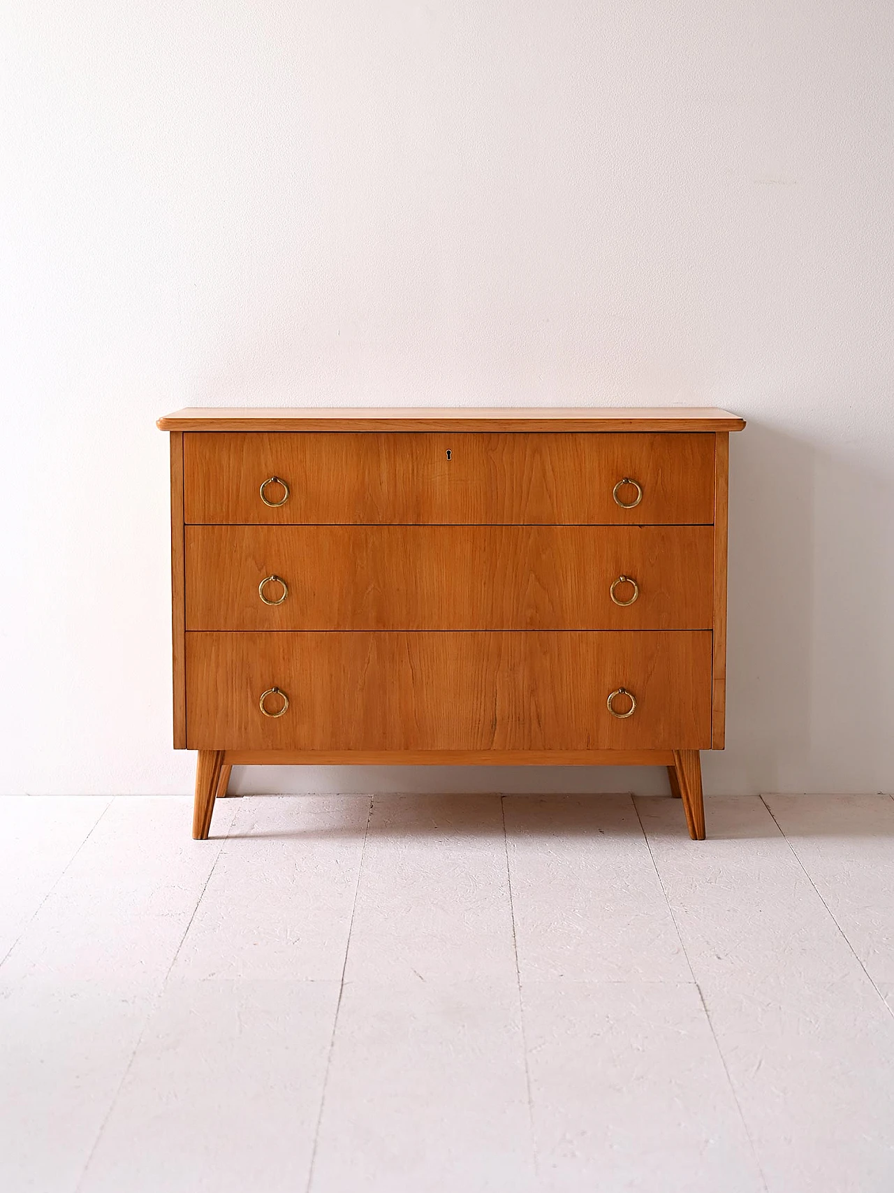 Vintage chest of drawers with gold handles 2