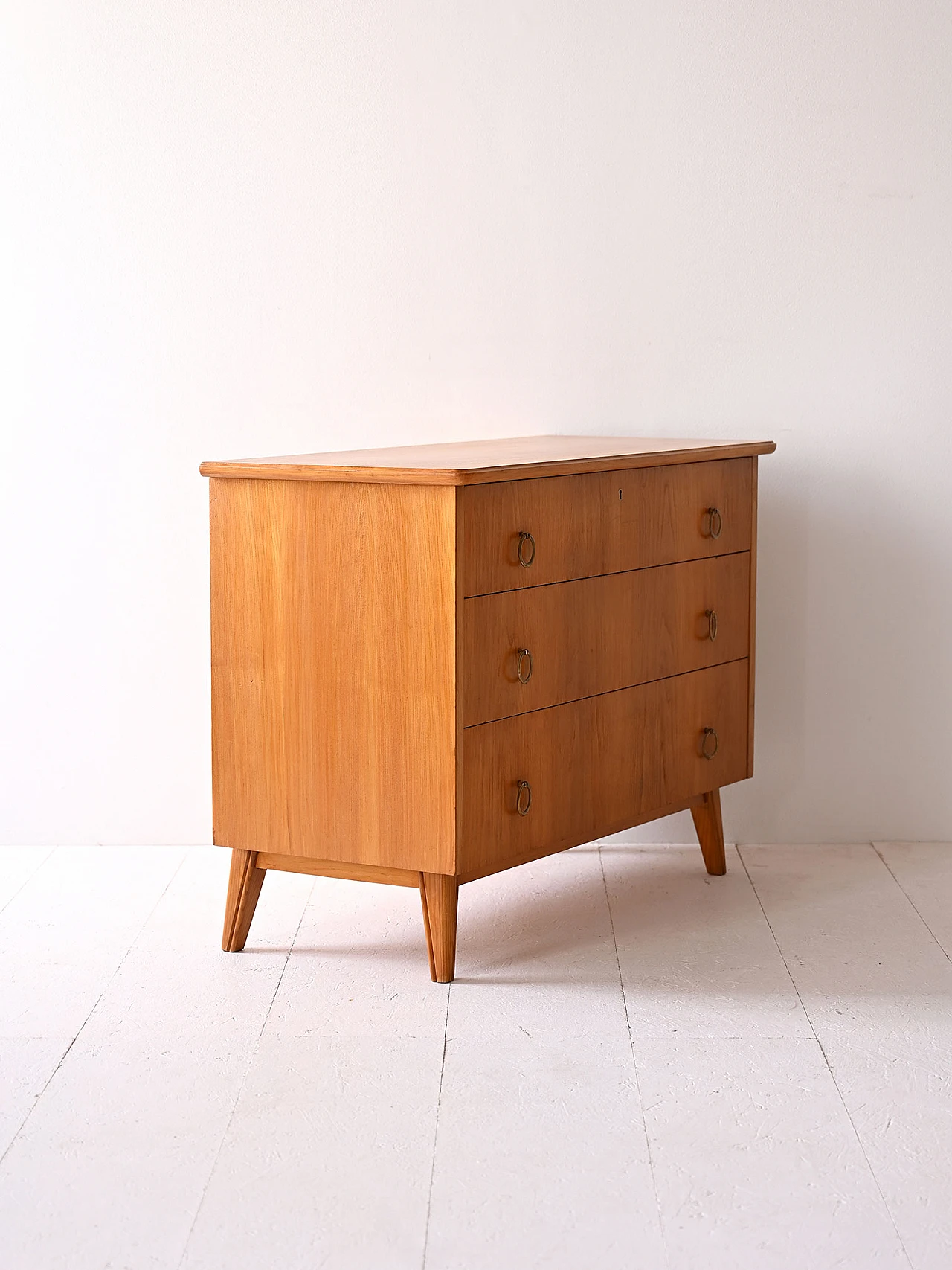 Vintage chest of drawers with gold handles 3