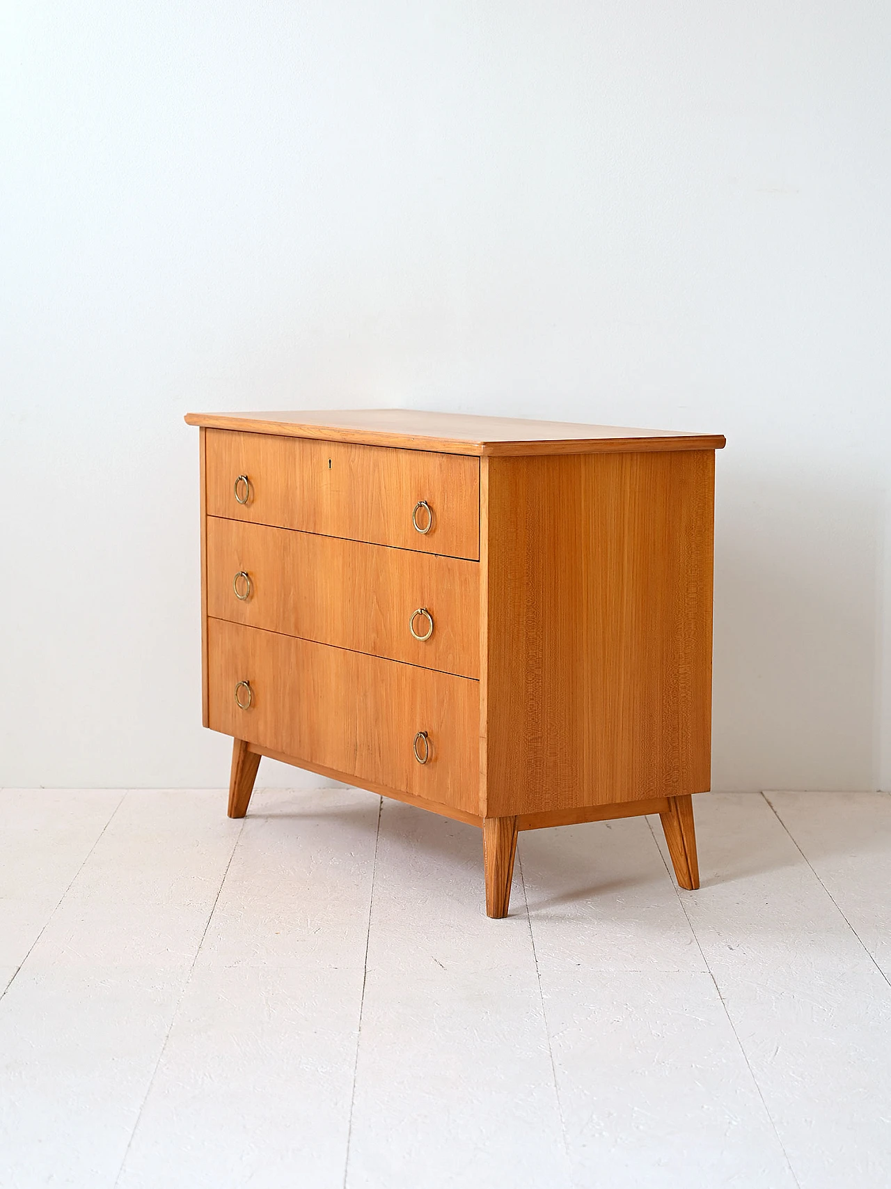 Vintage chest of drawers with gold handles 4
