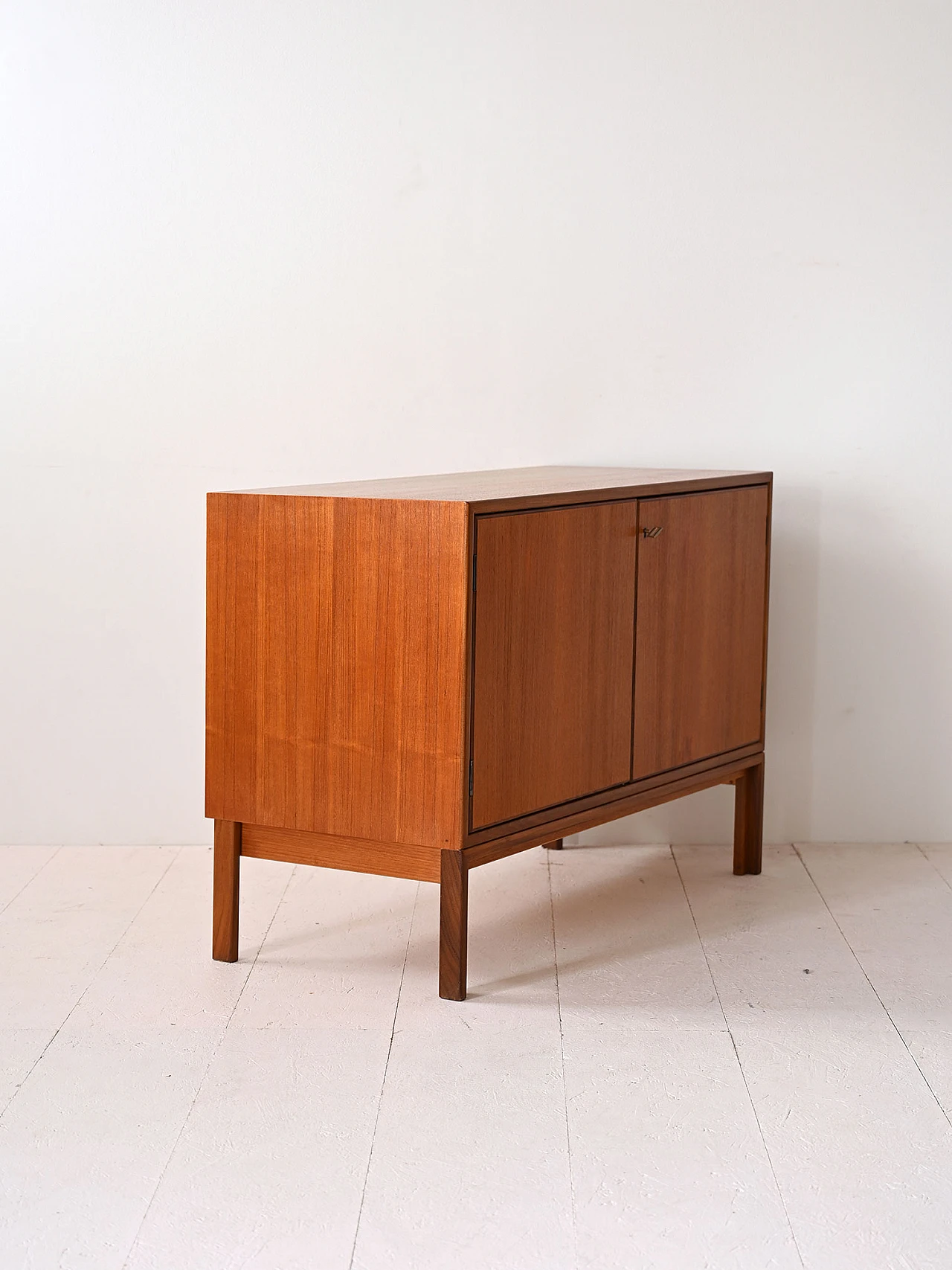 Mobiletto sideboard in legno di teak anni '60 – Produzione scandinava 4
