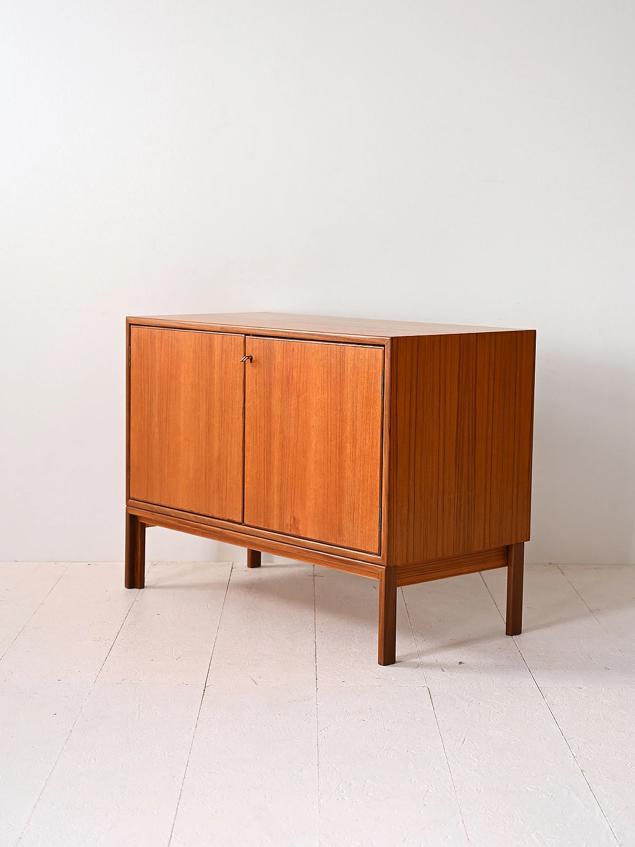 Mobiletto sideboard in legno di teak anni '60 – Produzione scandinava 5