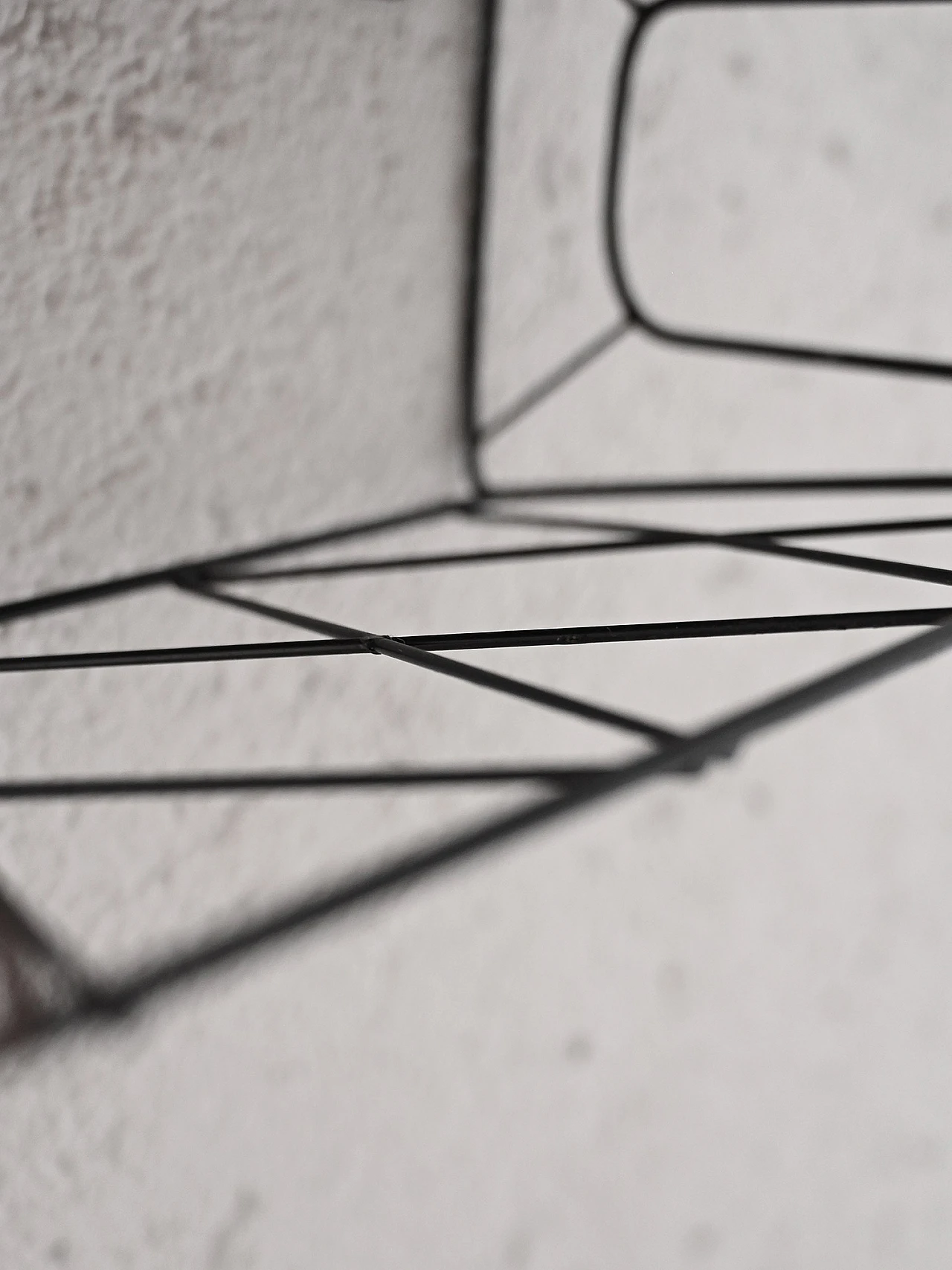 Comodino sospeso in teak e metallo 5