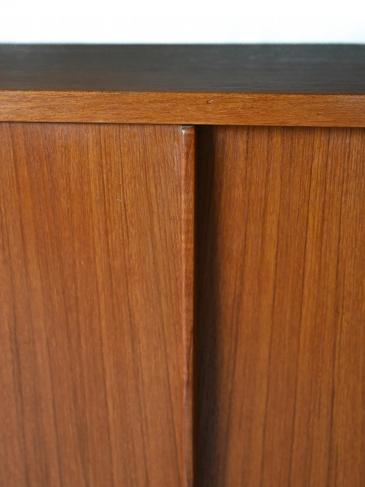 Libreria scandinava con vano contenitore 9