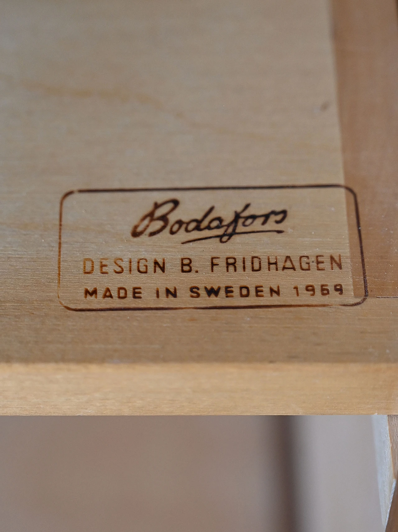 Libreria scandinava con vano contenitore 11