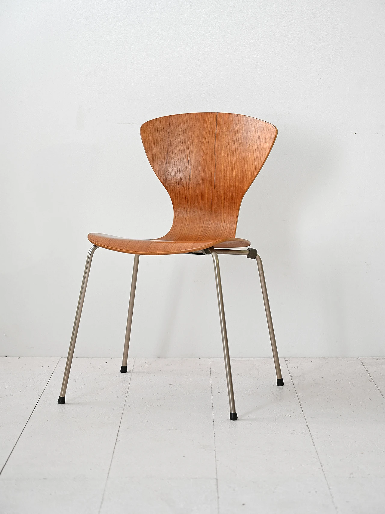 Vintage wooden chair 1