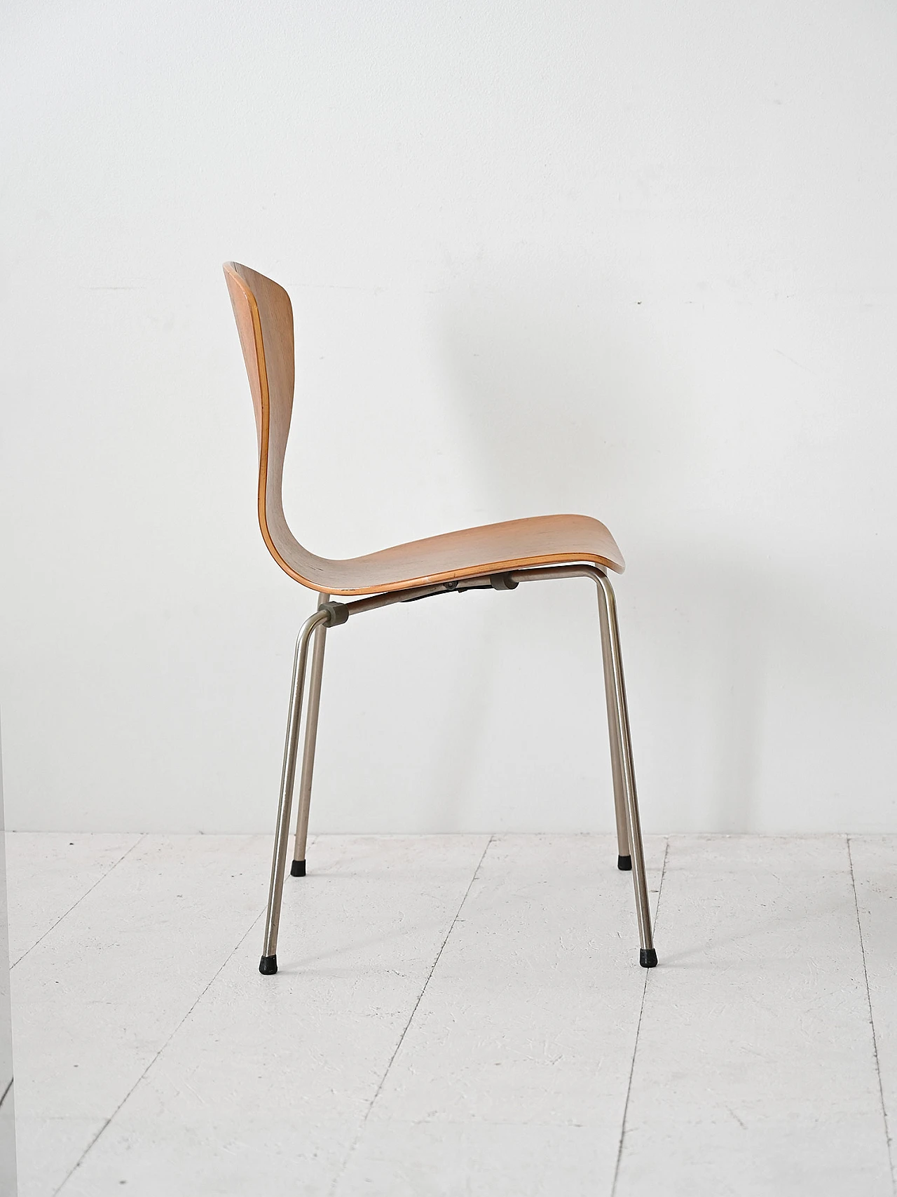Vintage wooden chair 2