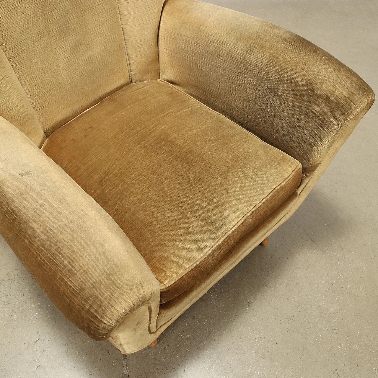 Velvet armchair with wooden legs, 1950s 6