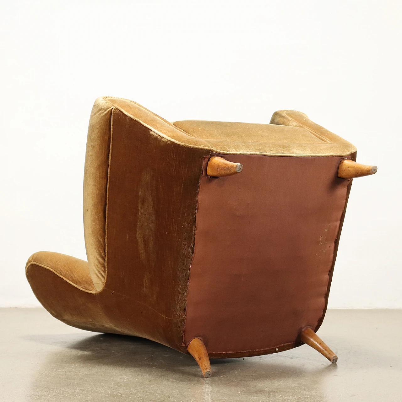 Velvet armchair with wooden legs, 1950s 10